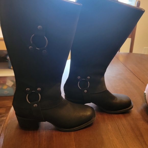 Boots - Picture 1 of 5